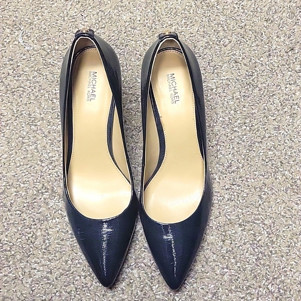 MICHAEL Michael Kors Black Patent Leather Pumps